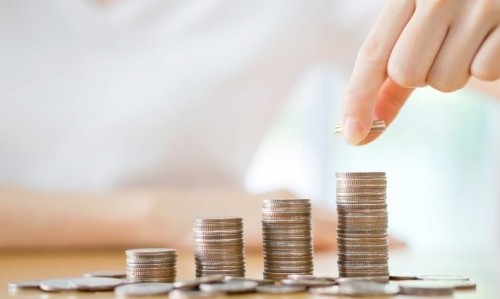 Ante la fuerte escalada inflacionaria, el Gobierno comienza a discutir la suba del salario mínimo