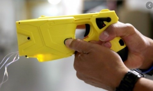 Una encuesta reveló que los ciudadanos de CABA están de acuerdo con el uso de las pistolas Taser