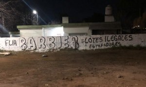 Las paredes platenses hablan: Apuntan a los hermanos Barbier por los desarrollos inmobiliarios “ilegales”
