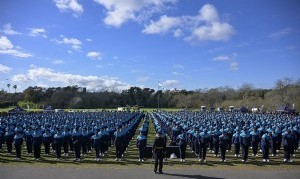 Más de 2.000 cadetes de la policía provincial juraron fidelidad a la bandera nacional