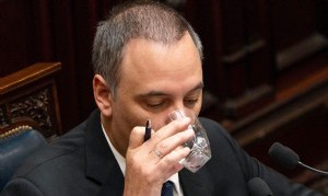 Renunció Adorni como jefe de Gabinete