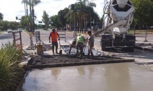 Plan de obras y mantenimiento urbano en La Plata: Alak firmó los contratos con las empresas e inician los trabajos