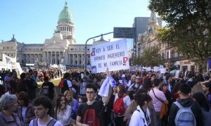 Marcha Federal al Congreso contra los vetos de Milei