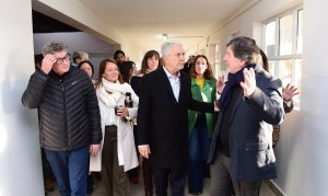 La Plata: Alak y Sileoni recorrieron una escuela de Los Hornos tras su puesta en valor integral