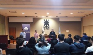 Entrega de certificados a alumnos de escuelas técnicas