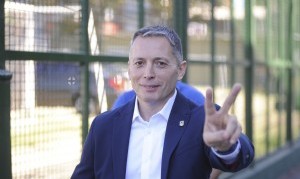 Gray se despega de Fuerza Patria y coquetea con una candidatura nacional