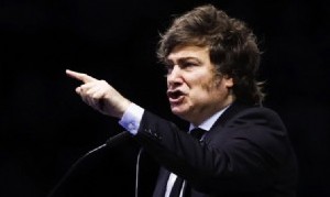 Milei en modo campaña: atacó a Kicillof, denunció abandono en PBA y respaldó a Espert
