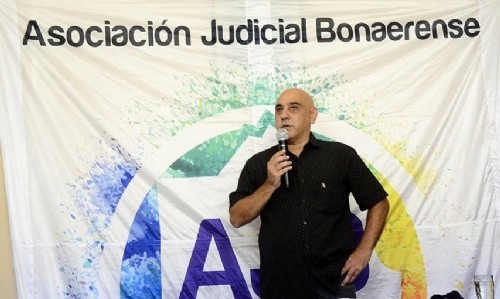La AJB reclama urgente convocatoria a paritarias