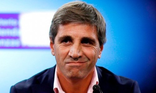 Caputo adelantó una medida para fomentar el uso de dólares no declarados