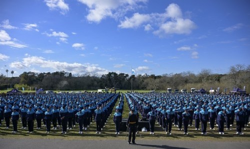 Más de 2.000 cadetes de la policía provincial juraron fidelidad a la bandera nacional