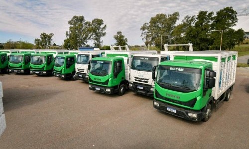 La Provincia entregó camionetas a municipios y vehículos de transporte escolar