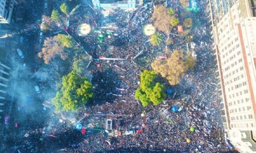 Cristina a su militancia: “Este modelo económico se cae, por eso estoy presa”