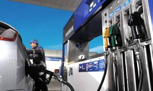 Golpe al bolsillo: YPF subió entre 1 y 1,2% el precio de los combustibles