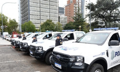 Importante inversión en seguridad: Kicillof y Alak pusieron en funcionamiento nuevos patrulleros en La Plata